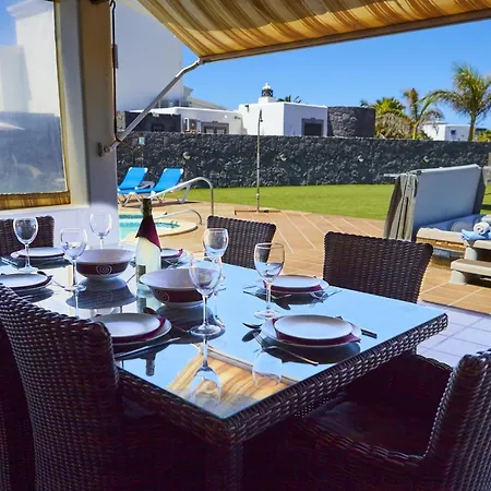 Casa Beluka By Now Ltd * Playa Blanca